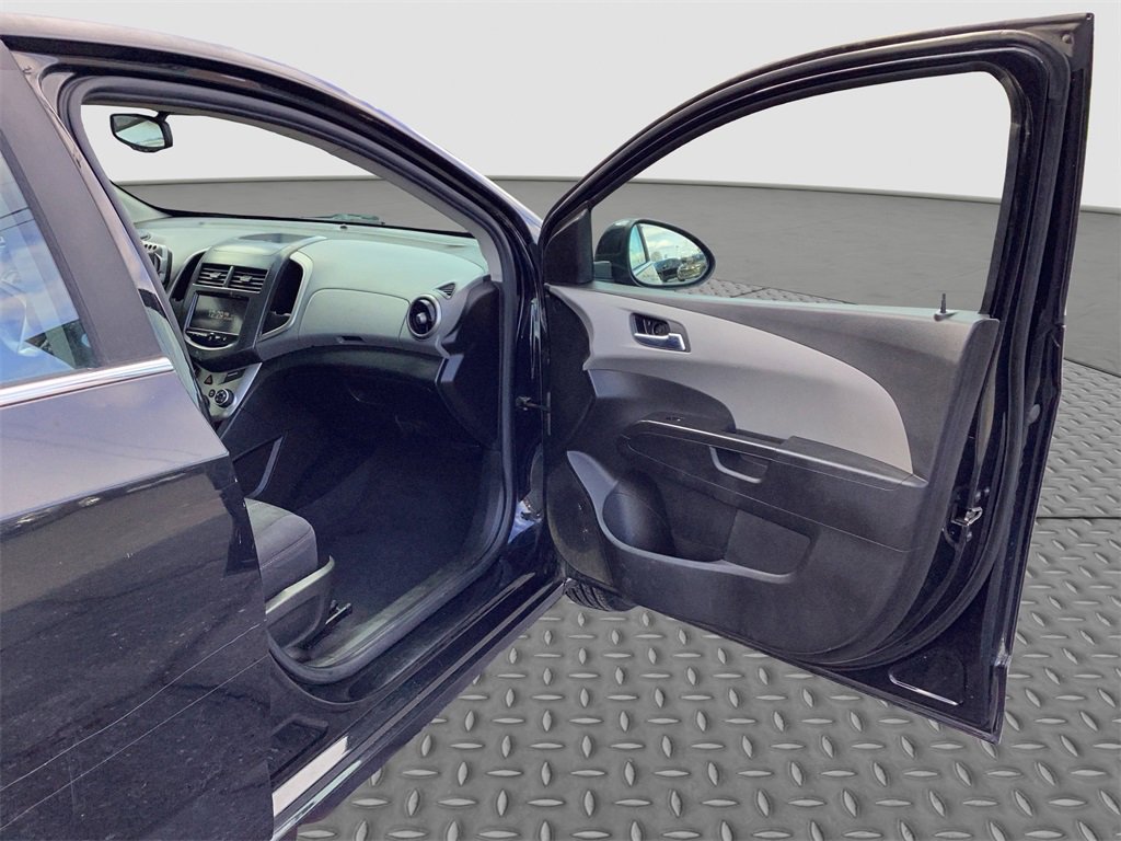 Used 2013 Chevrolet Sonic LT image 15