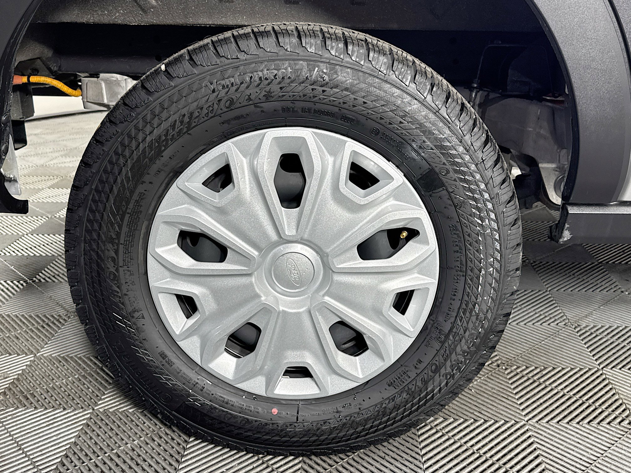 Used 2023 Ford E-Transit Low Roof image 28