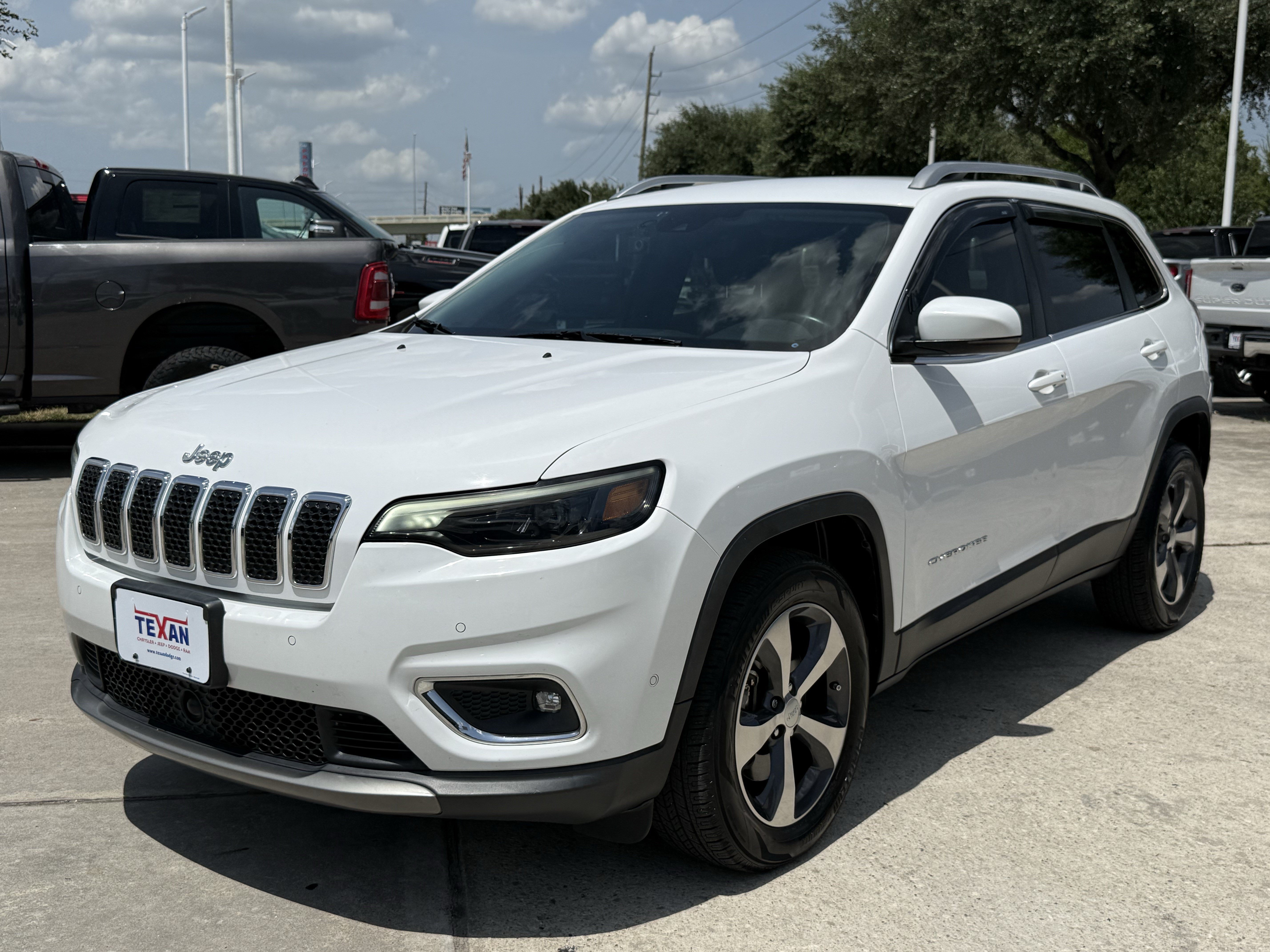 Used 2019 Jeep Cherokee Limited w/ Technology Group AWD/4WD image 9