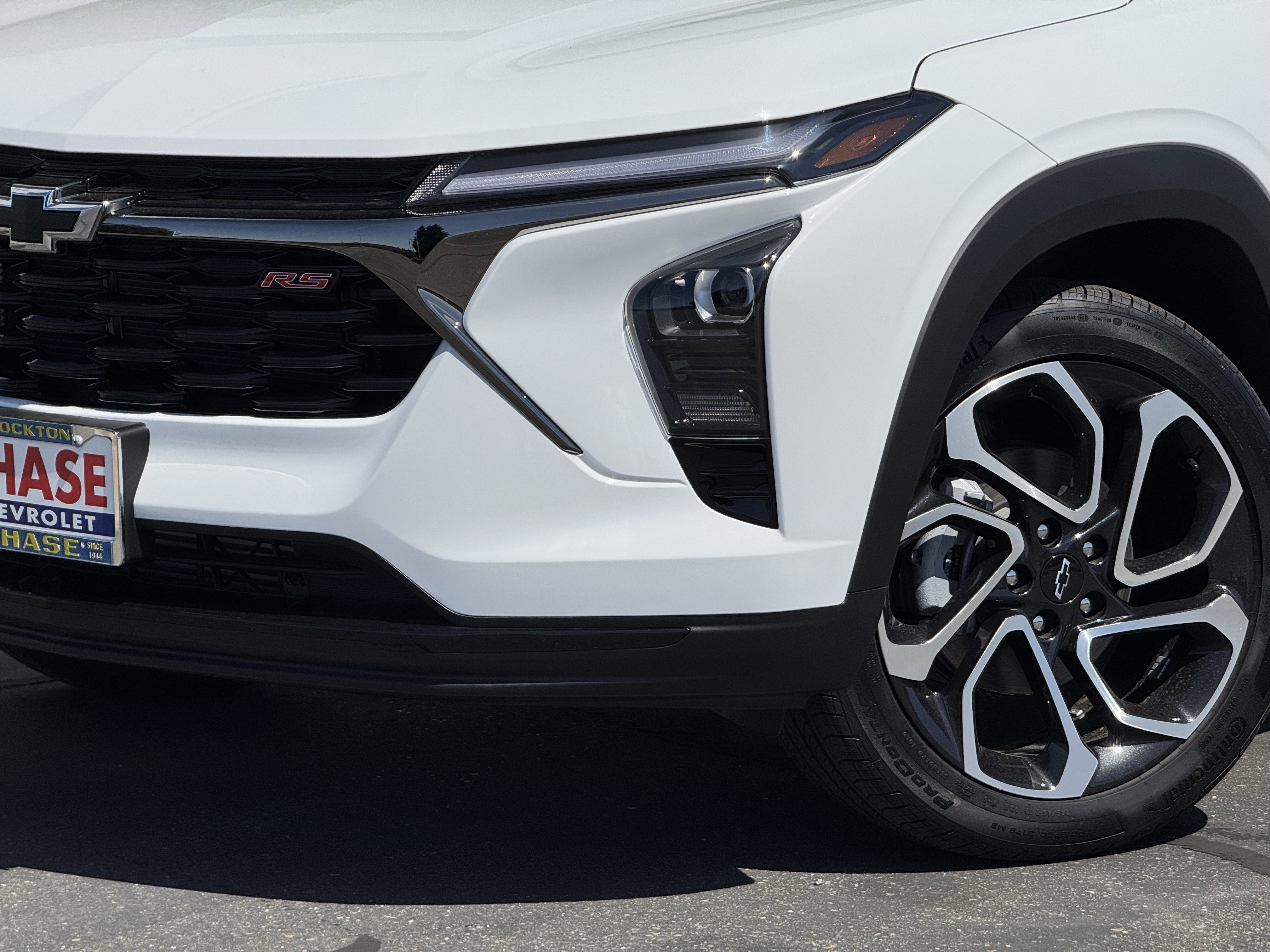 New 2026 Chevrolet Trax RS w/ Sunroof Package image 3