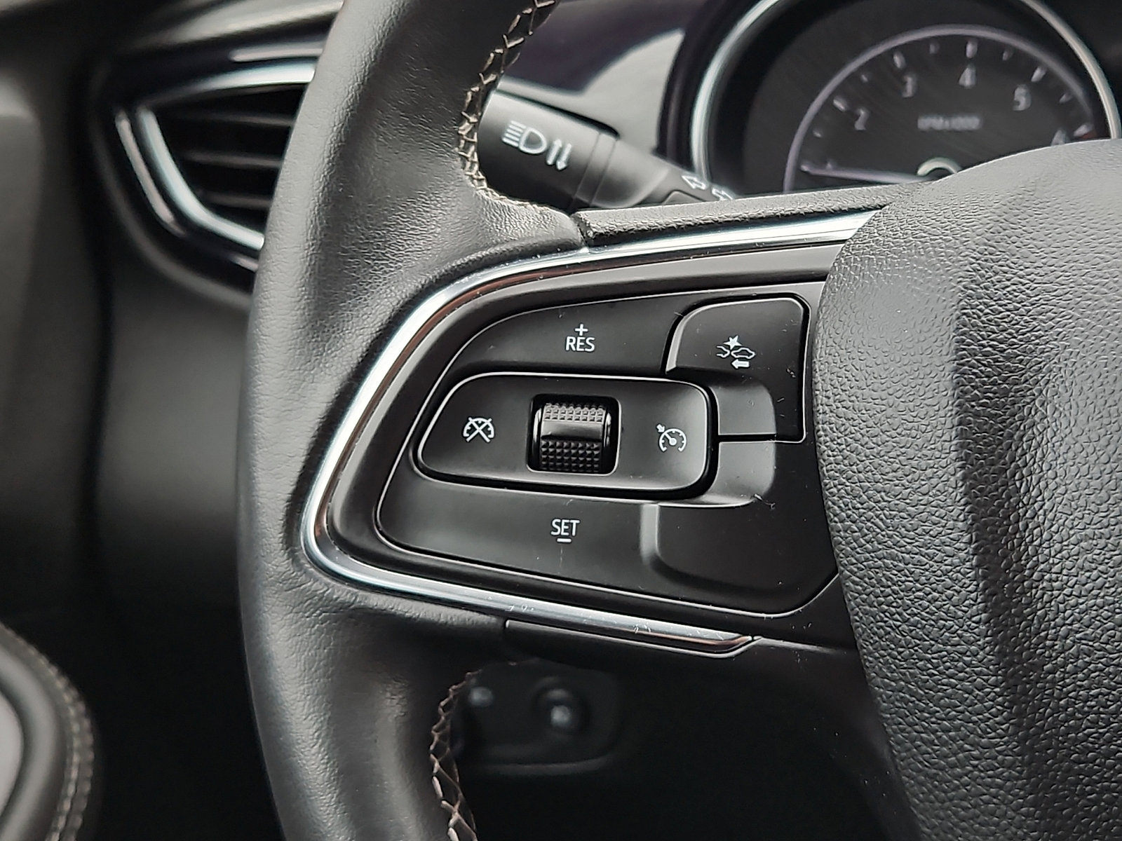 Certified 2023 Buick Encore GX Preferred FWD image 19