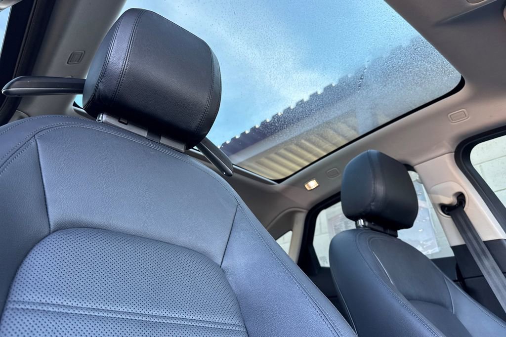 Used 2020 Jaguar E-PACE SE image 19