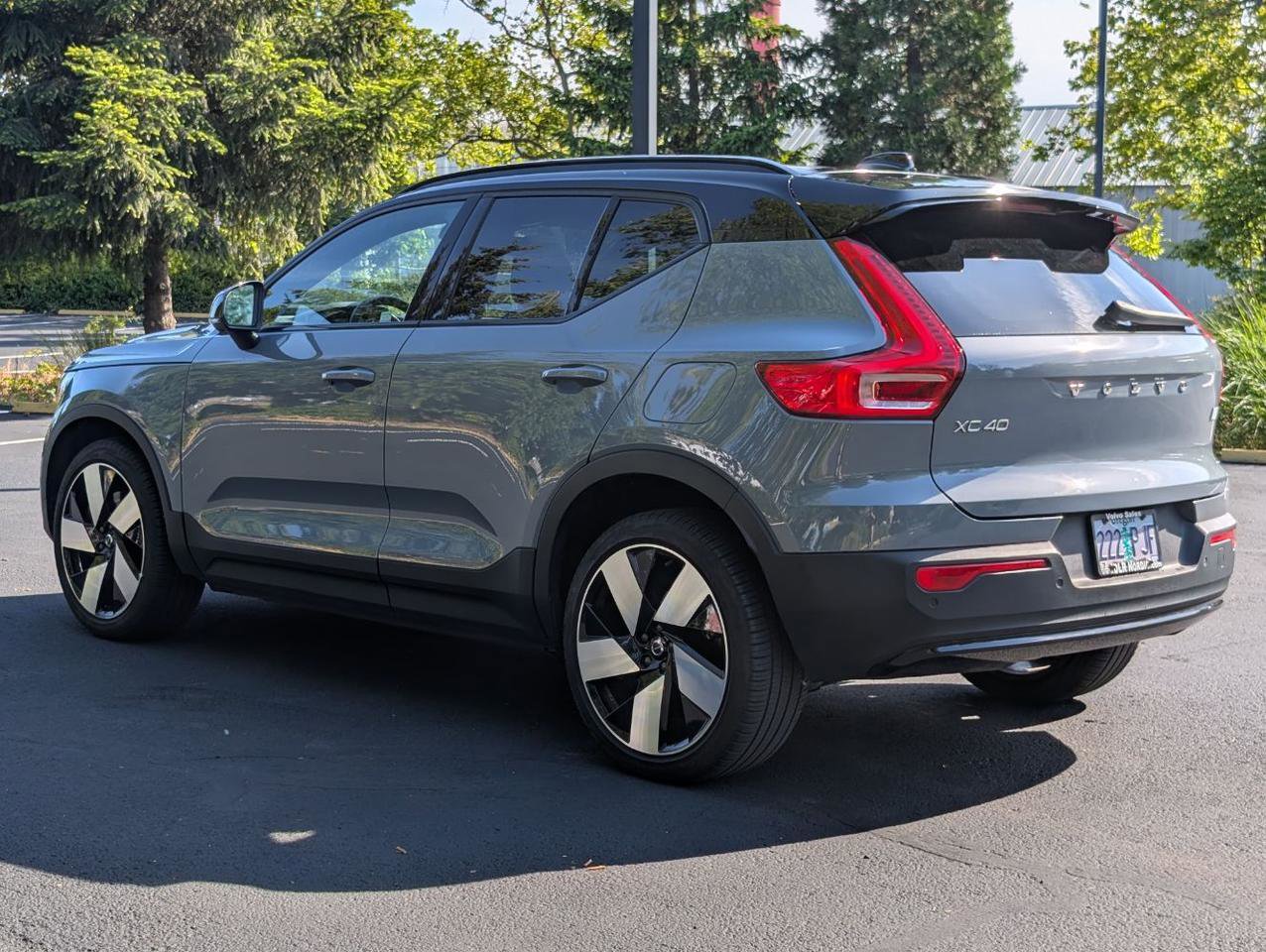 Used 2023 Volvo XC40 Recharge Ultimate w/ Protection Package Premier AWD/4WD image 5