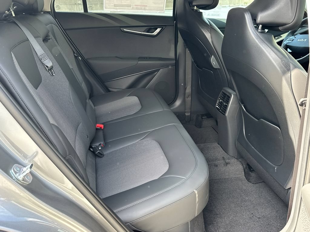 New 2026 Kia Niro EX FWD image 13