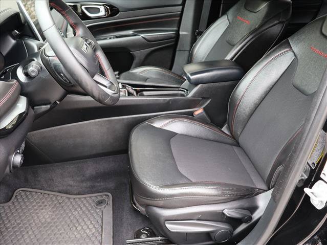 Used 2023 Jeep Compass Trailhawk AWD/4WD image 18
