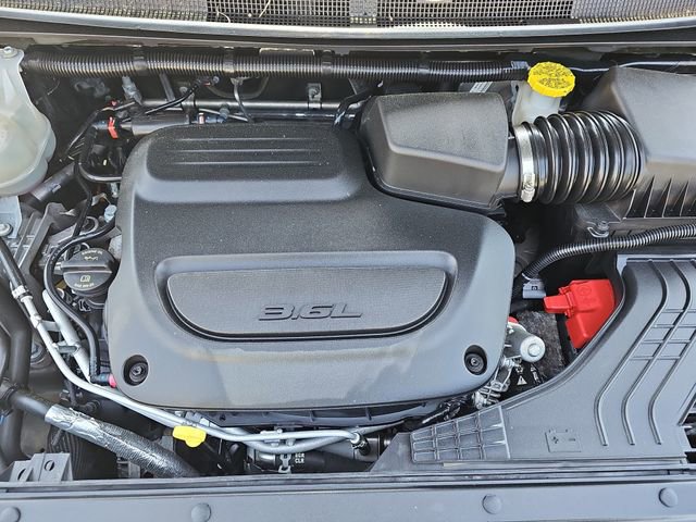 Used 2024 Chrysler Voyager LX FWD image 33