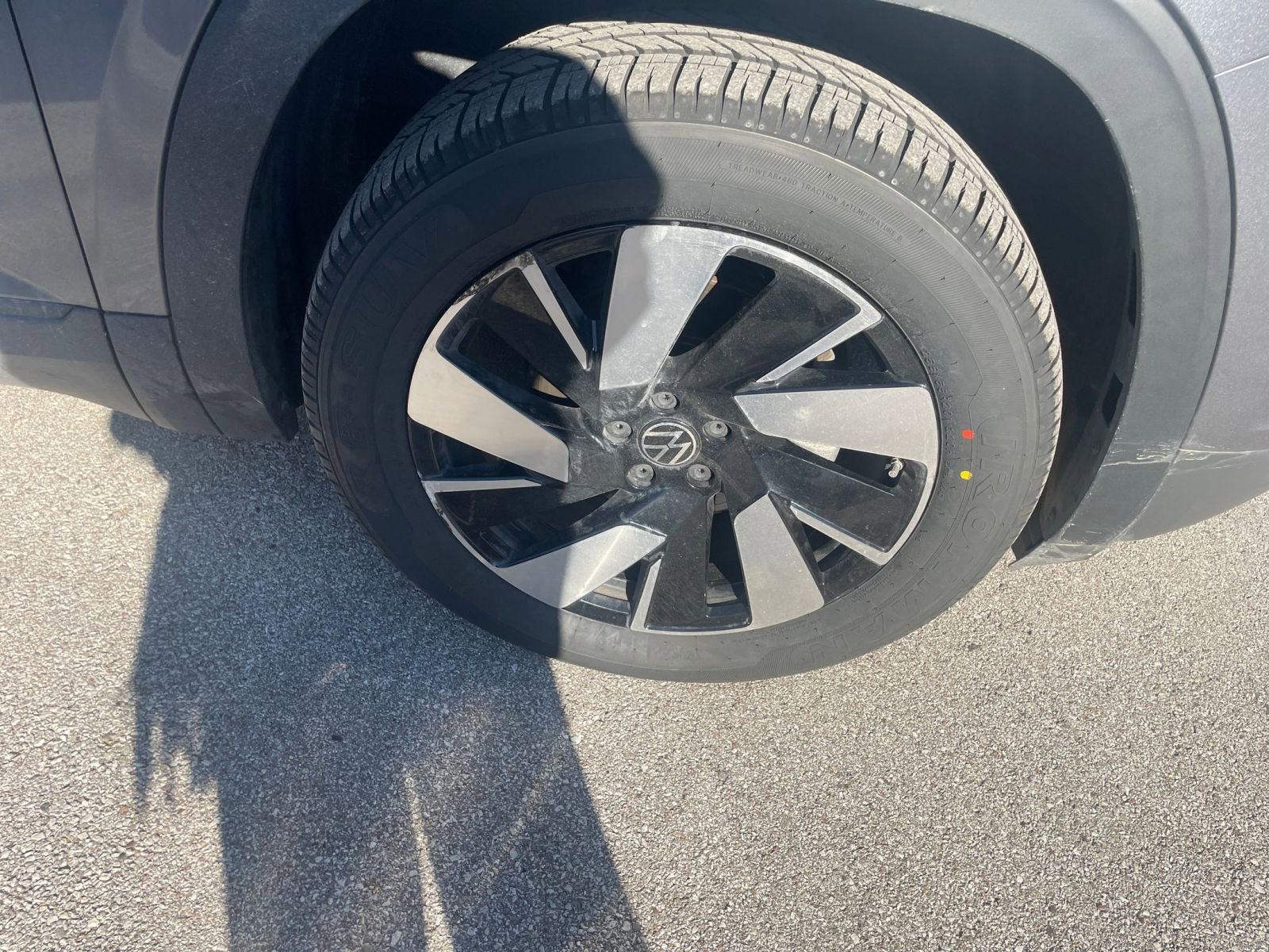 Used 2025 Volkswagen Atlas Cross Sport SE image 28