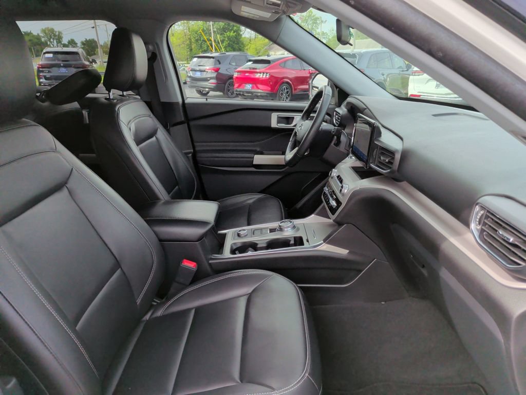 Certified 2023 Ford Explorer XLT w/ Equipment Group 202A AWD/4WD image 16