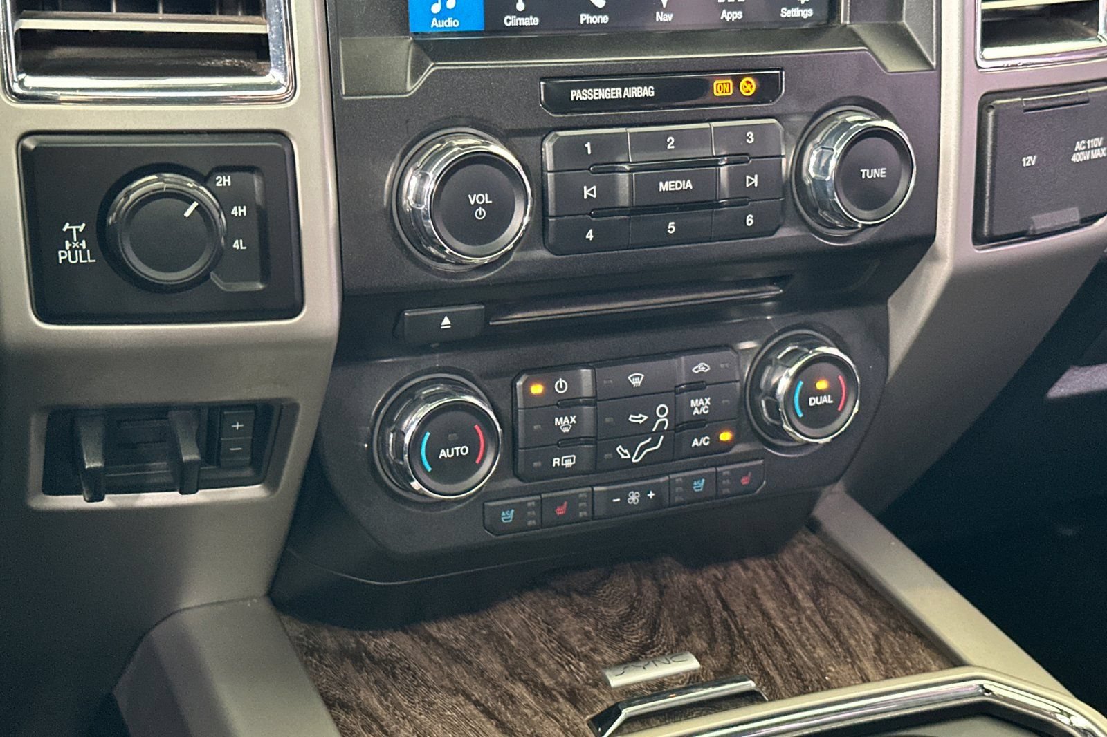 Used 2017 Ford F250 Lariat w/ Lariat Ultimate Package AWD/4WD image 19