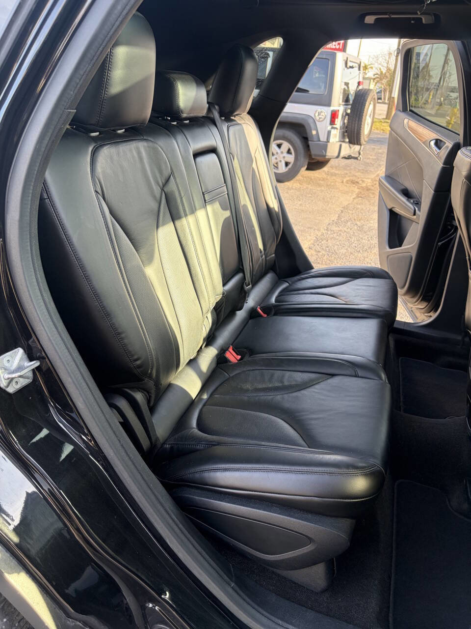 Used 2015 Lincoln MKC FWD w/ Equipment Group 101A Select image 11