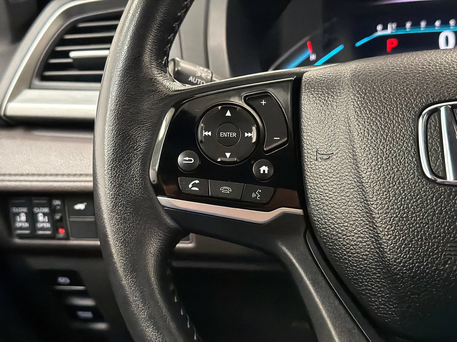 Used 2018 Honda Odyssey EX-L image 24