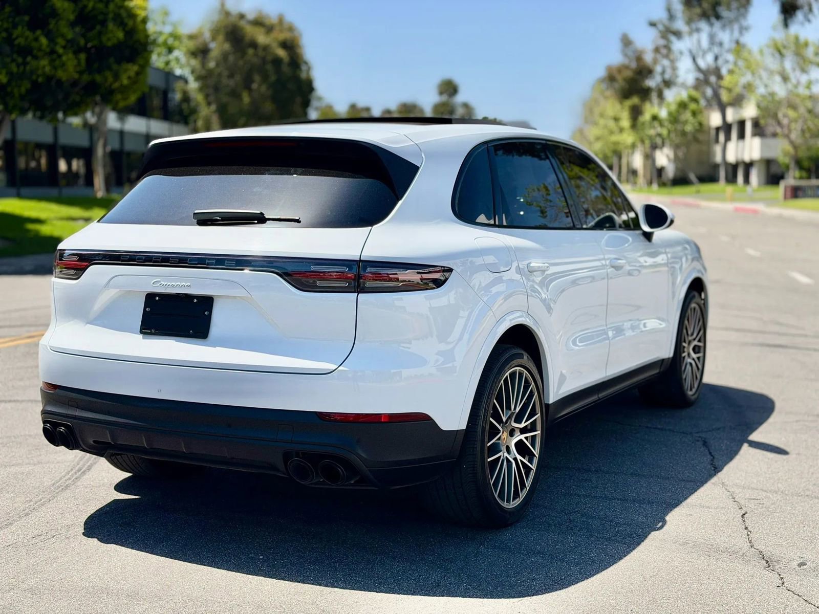 Used 2022 Porsche Cayenne Platinum Edition w/ Premium Package Plus AWD/4WD image 9