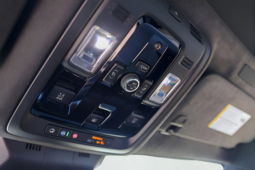Used 2025 Cadillac Escalade Sport Platinum w/ LPO, Floor Liner Package AWD/4WD image 20
