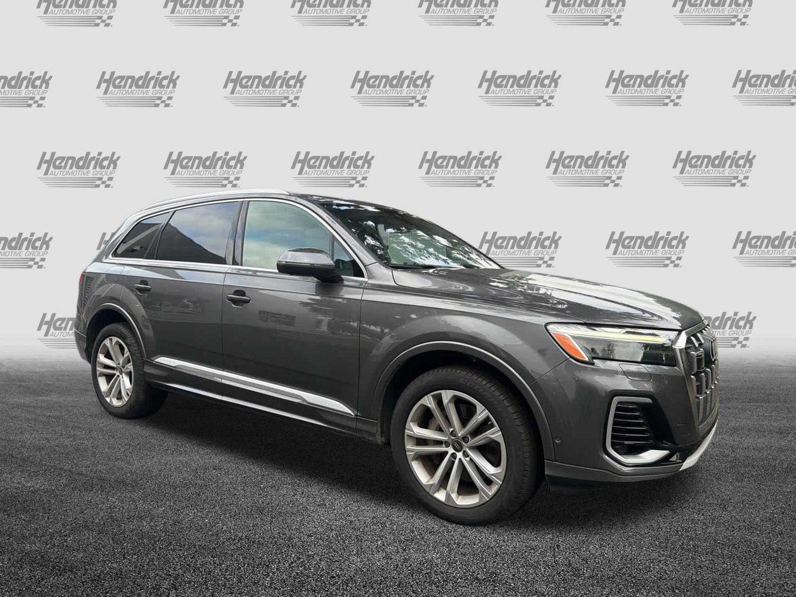 Used 2025 Audi Q7 3.0T Premium Plus AWD/4WD image 2