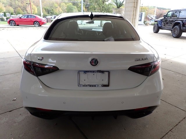 New 2025 Alfa Romeo Giulia AWD w/ Driving Assist Package image 4