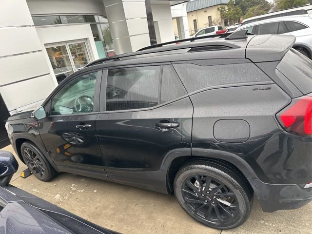Used 2023 GMC Terrain SLE w/ Driver Convenience Package image 6