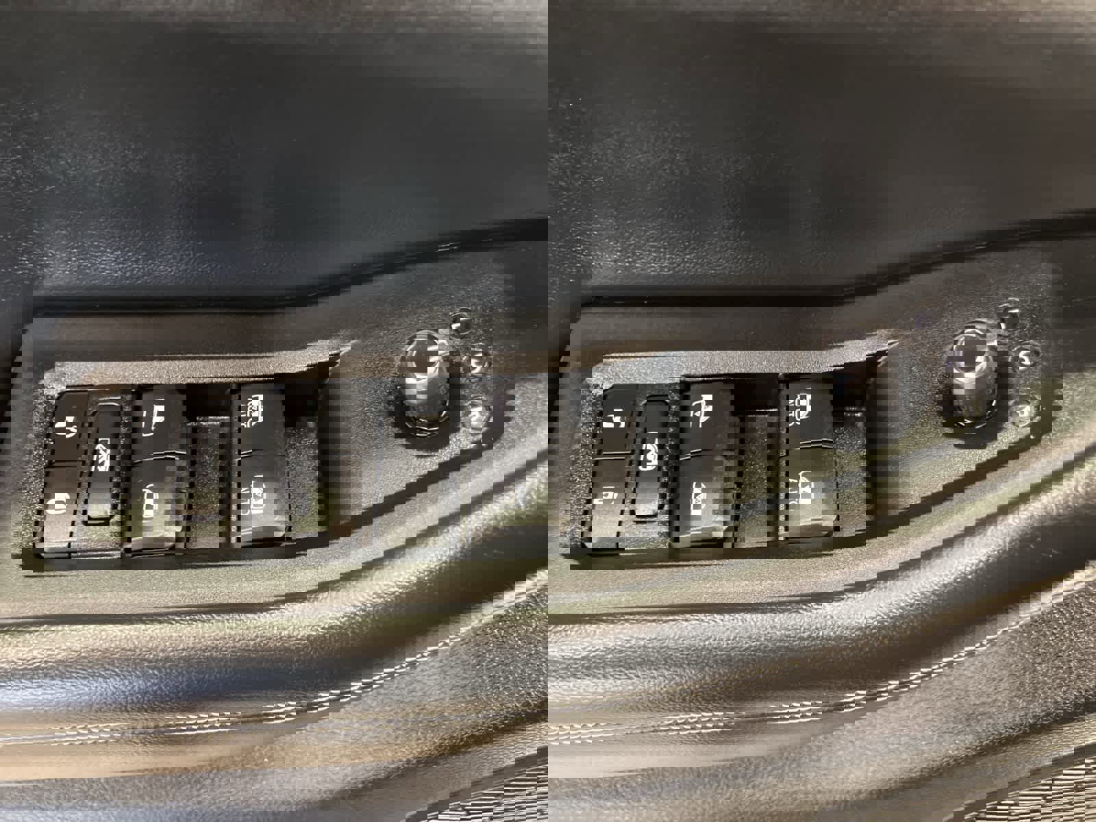 Used 2023 Jeep Grand Cherokee Limited w/ Luxury Tech Group II image 12