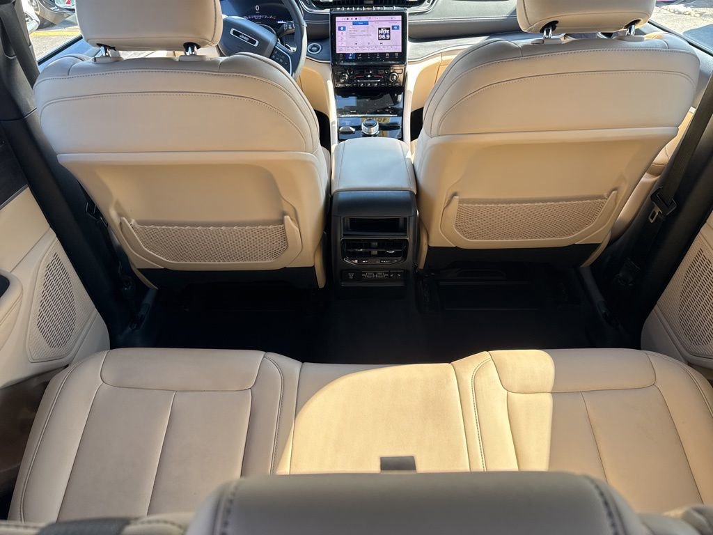 Used 2023 Jeep Grand Cherokee Limited image 15
