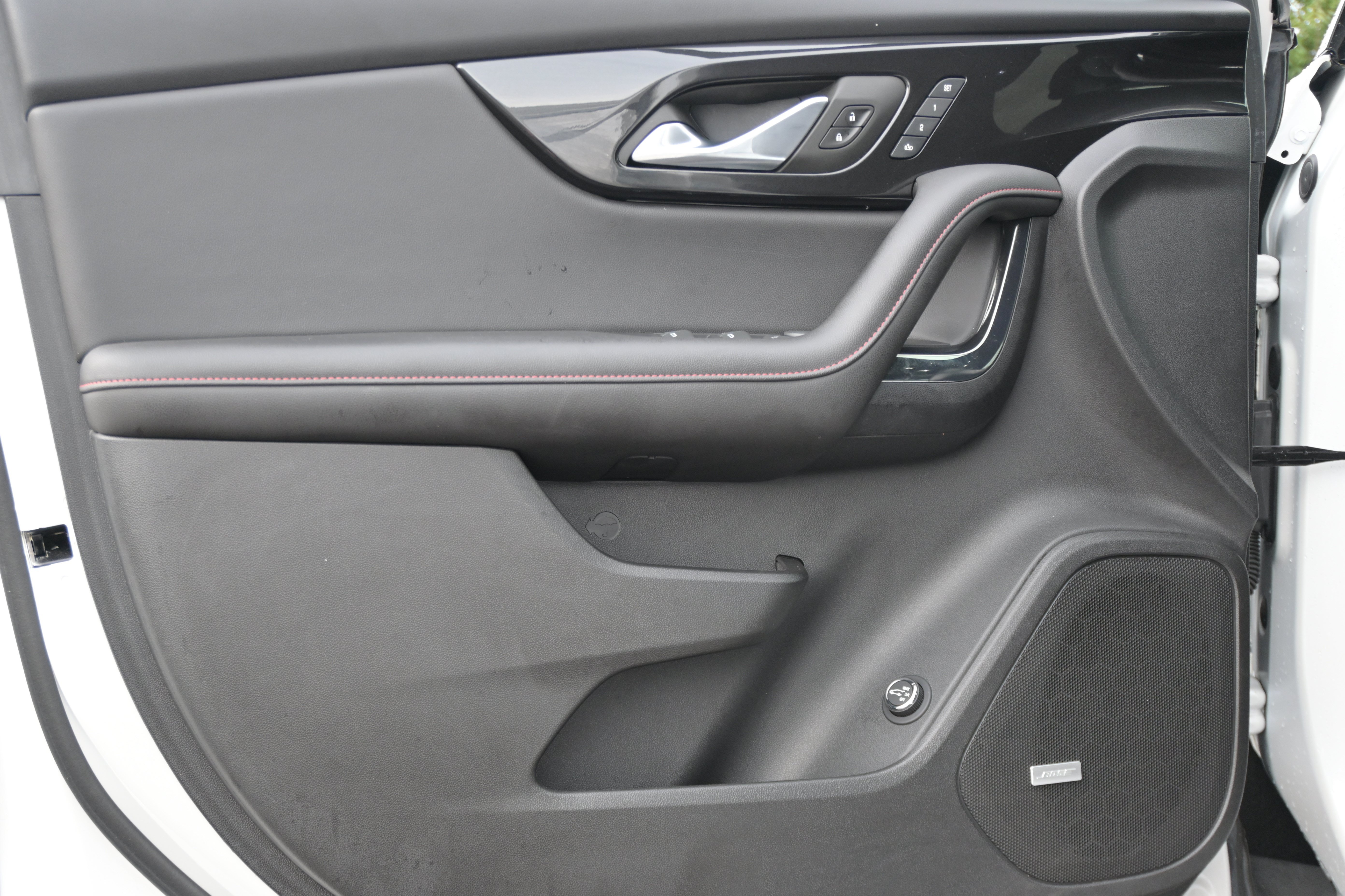 Used 2023 Chevrolet Blazer RS w/ Enhanced Convenience Package FWD image 14
