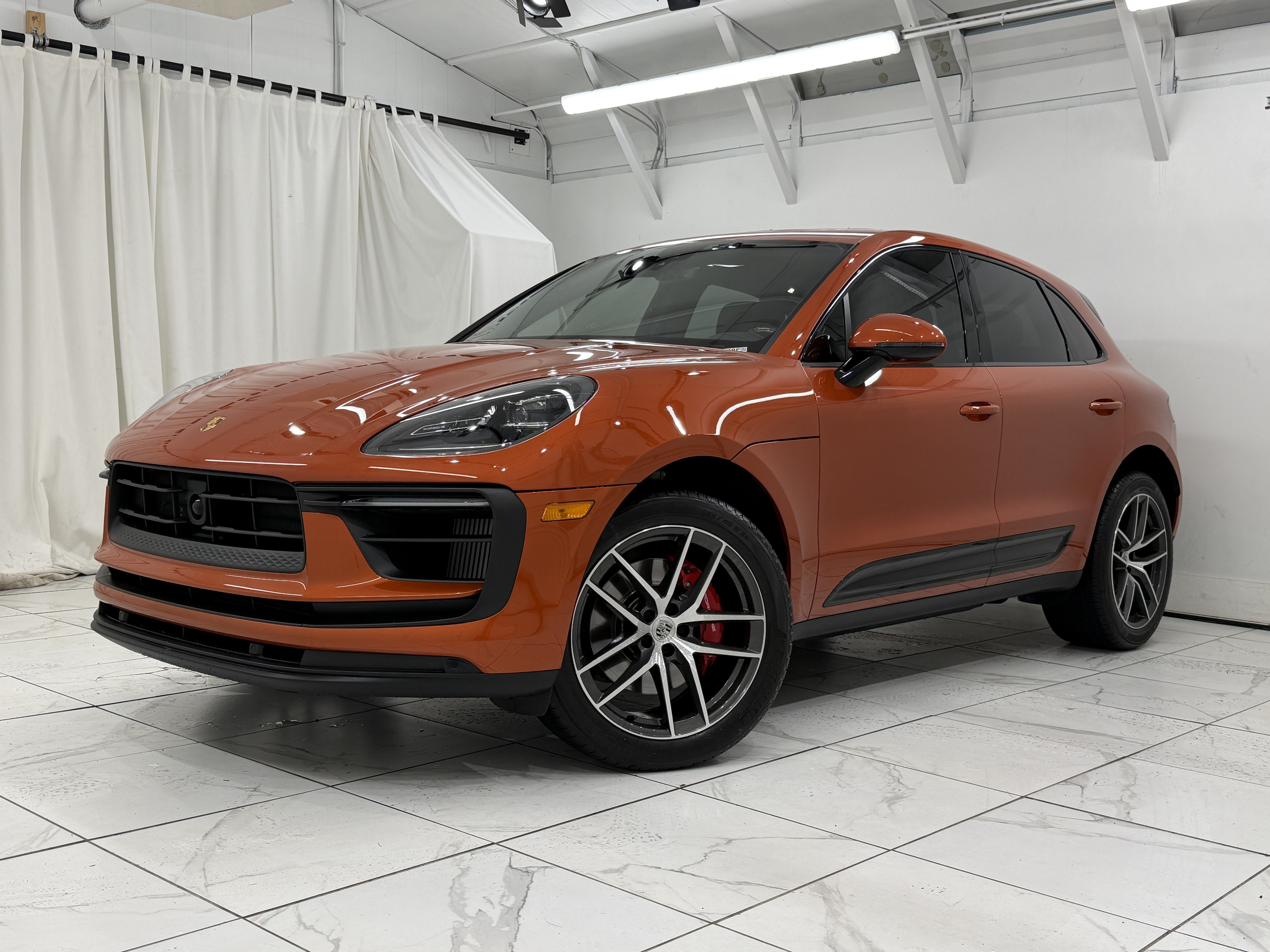 Certified 2024 Porsche Macan S AWD/4WD image 1