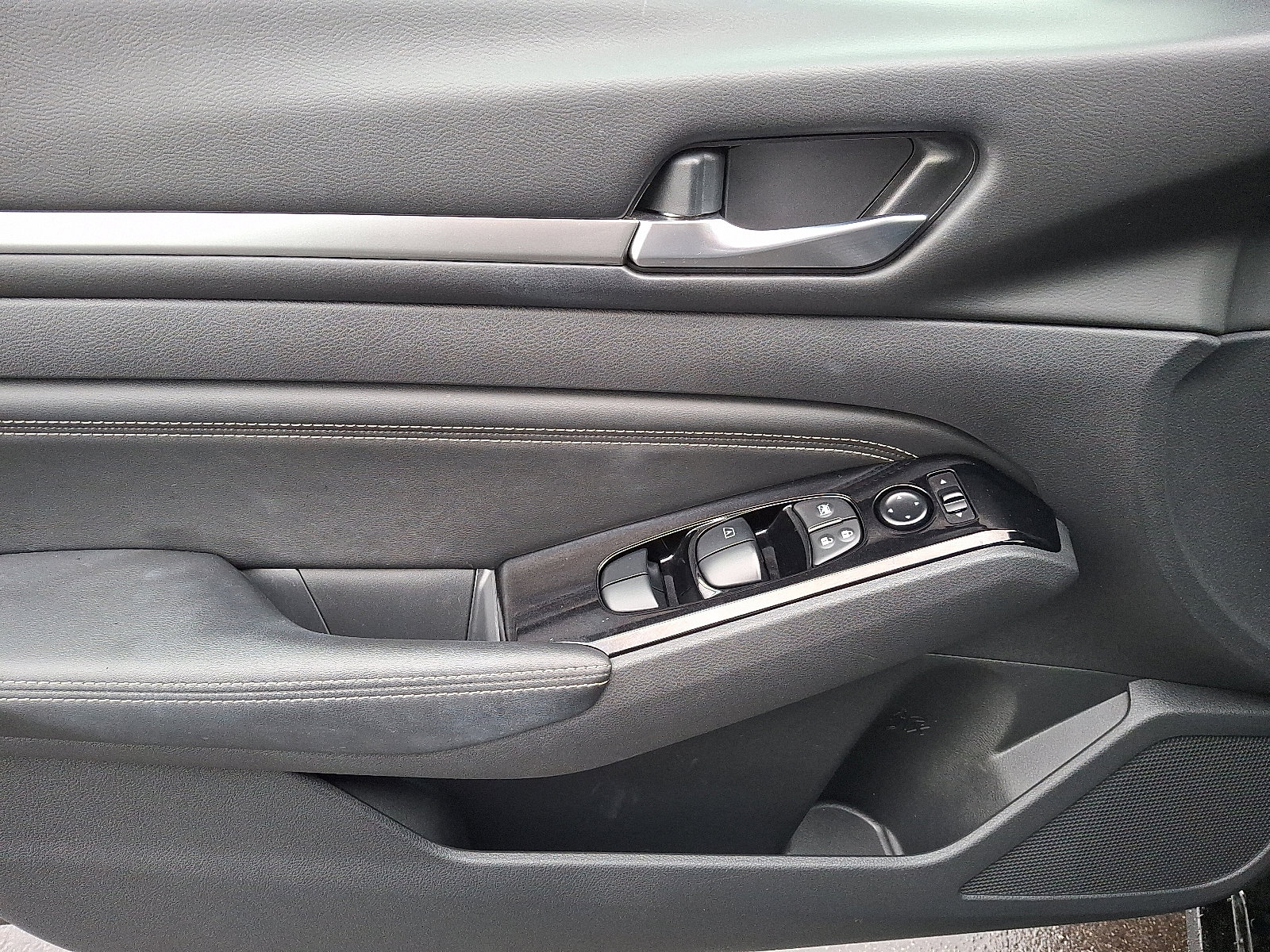 Used 2021 Nissan Altima 2.5 SV w/ SV Premium Package image 12