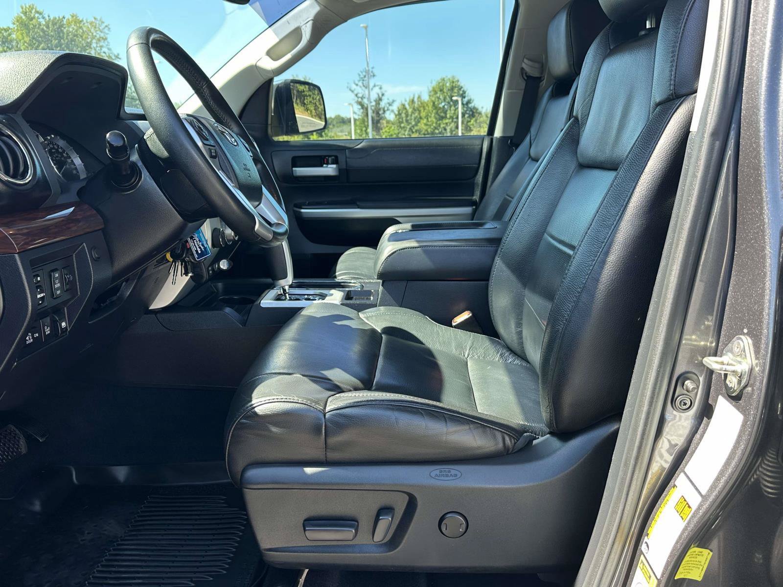 Used 2017 Toyota Tundra Limited w/ Limited Premium Package AWD/4WD image 4