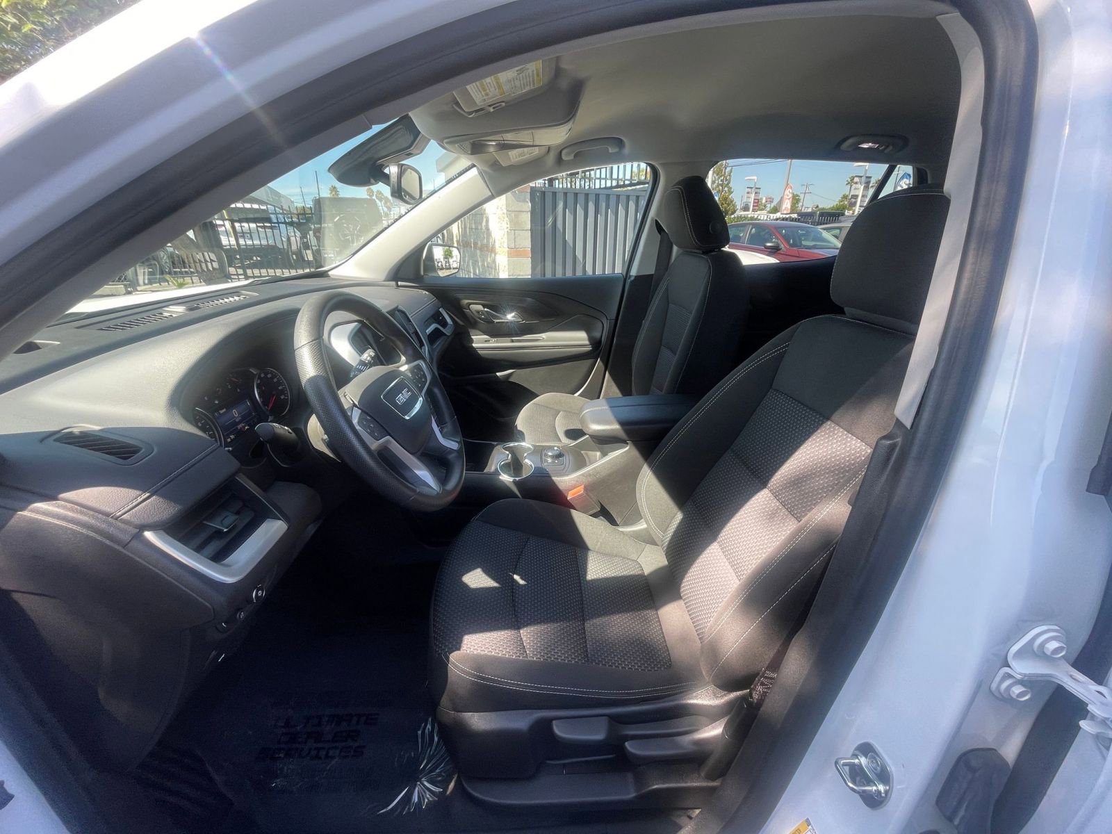 Used 2024 GMC Terrain SLE image 27