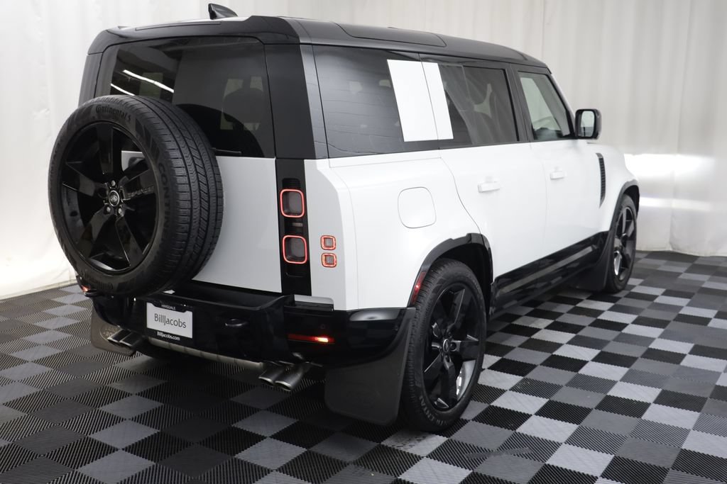 Certified 2025 Land Rover Defender 110 V8 AWD/4WD image 18