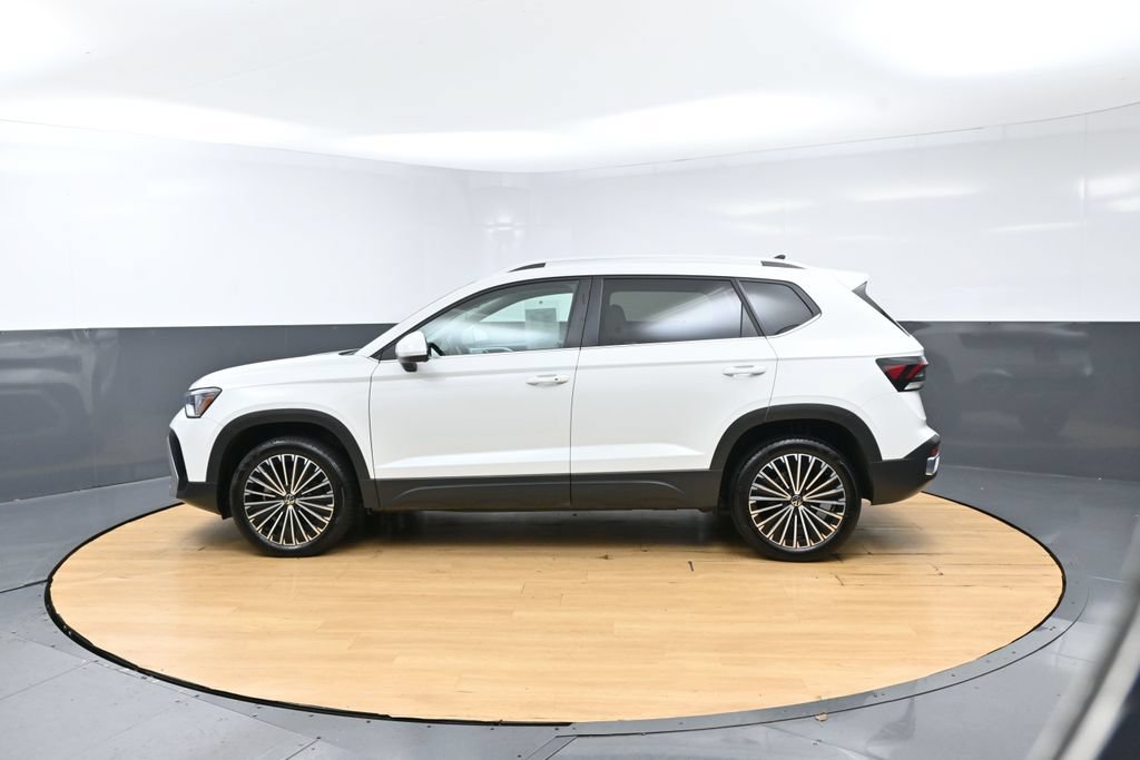Used 2025 Volkswagen Taos SE FWD image 43
