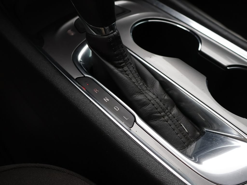 Used 2020 Chevrolet Malibu LT FWD image 32