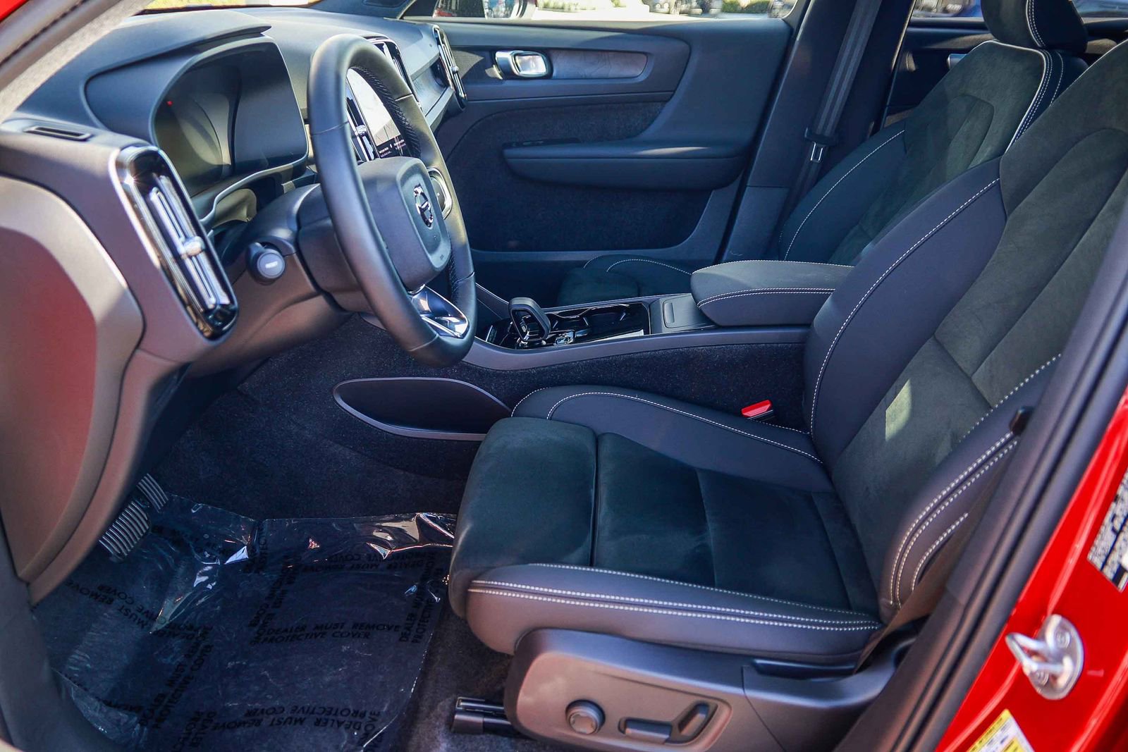 Used 2023 Volvo C40 P8 Recharge Plus image 21