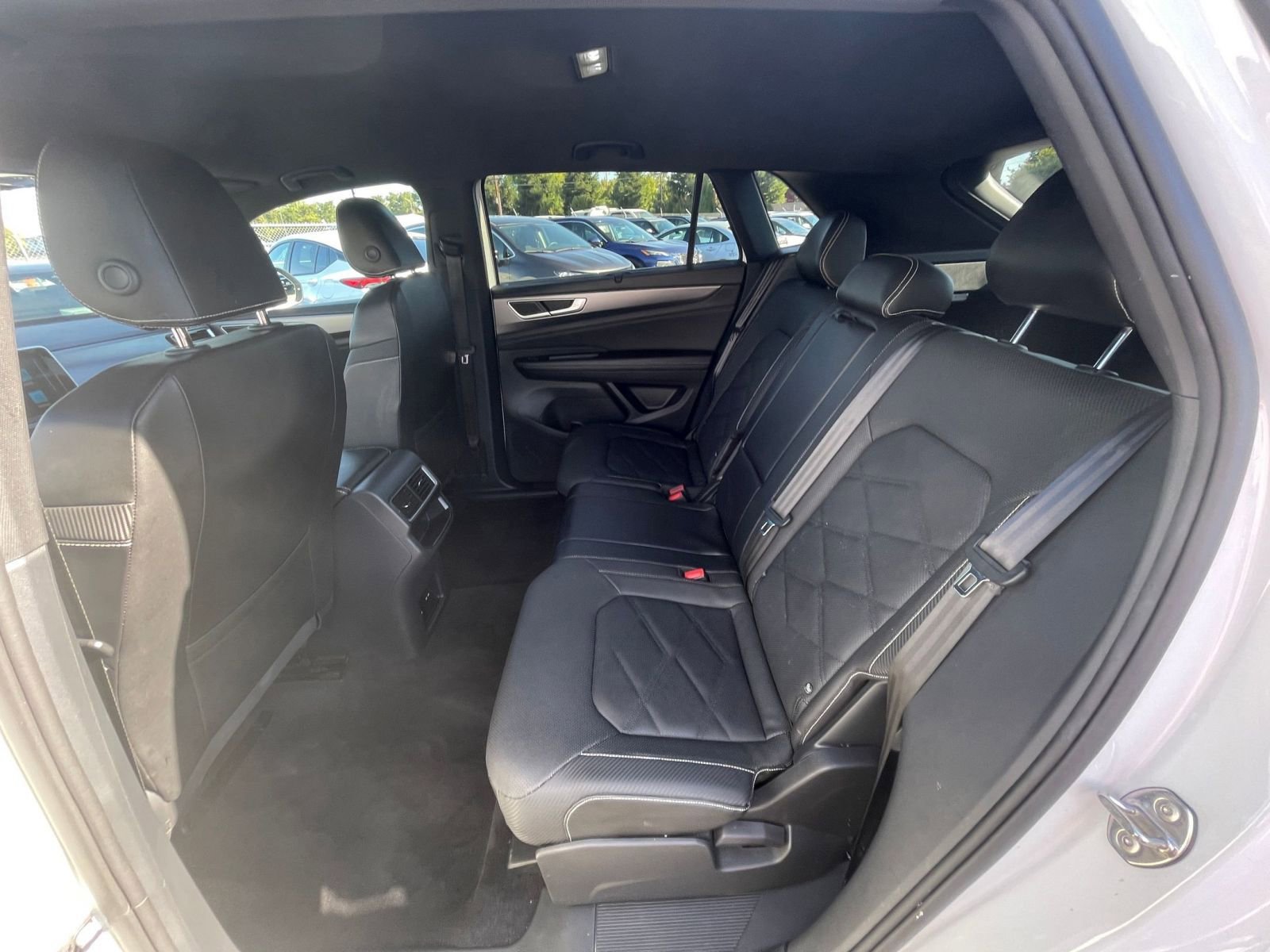 Used 2025 Volkswagen Atlas Cross Sport SE image 27