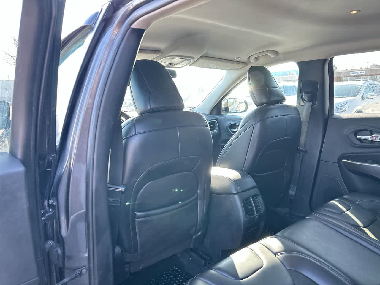 Used 2019 Jeep Cherokee Latitude Plus w/ Cold Weather Group image 22