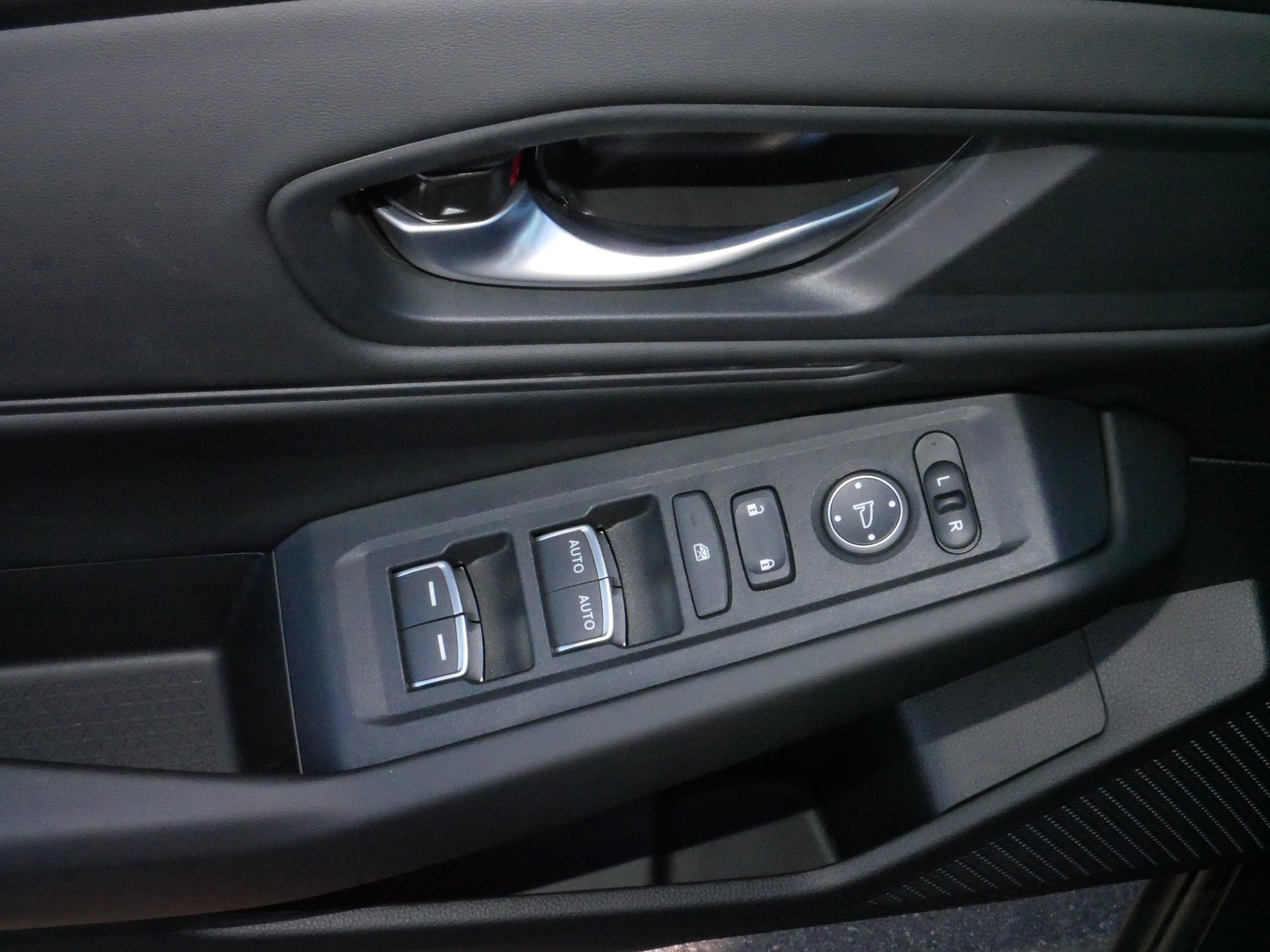 Certified 2025 Honda Accord SE image 19