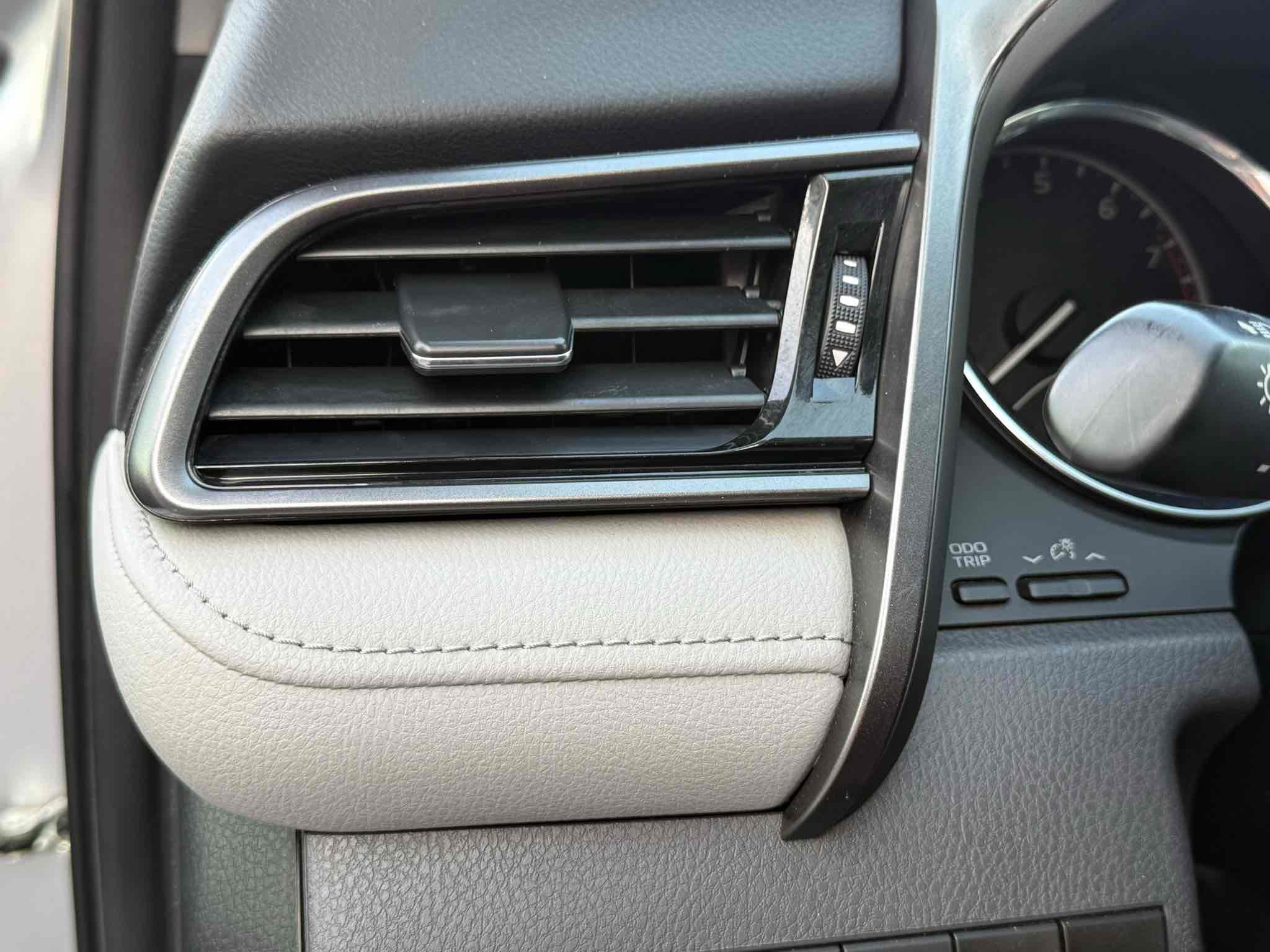 Used 2019 Toyota Camry LE image 90