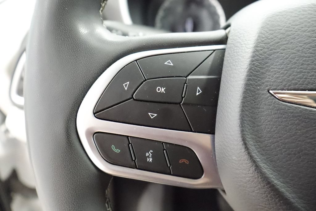 Certified 2023 Chrysler Pacifica Touring-L FWD image 19