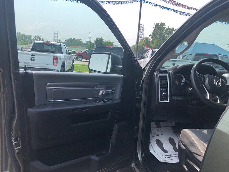 Used 2021 RAM 1500 Classic SLT image 9