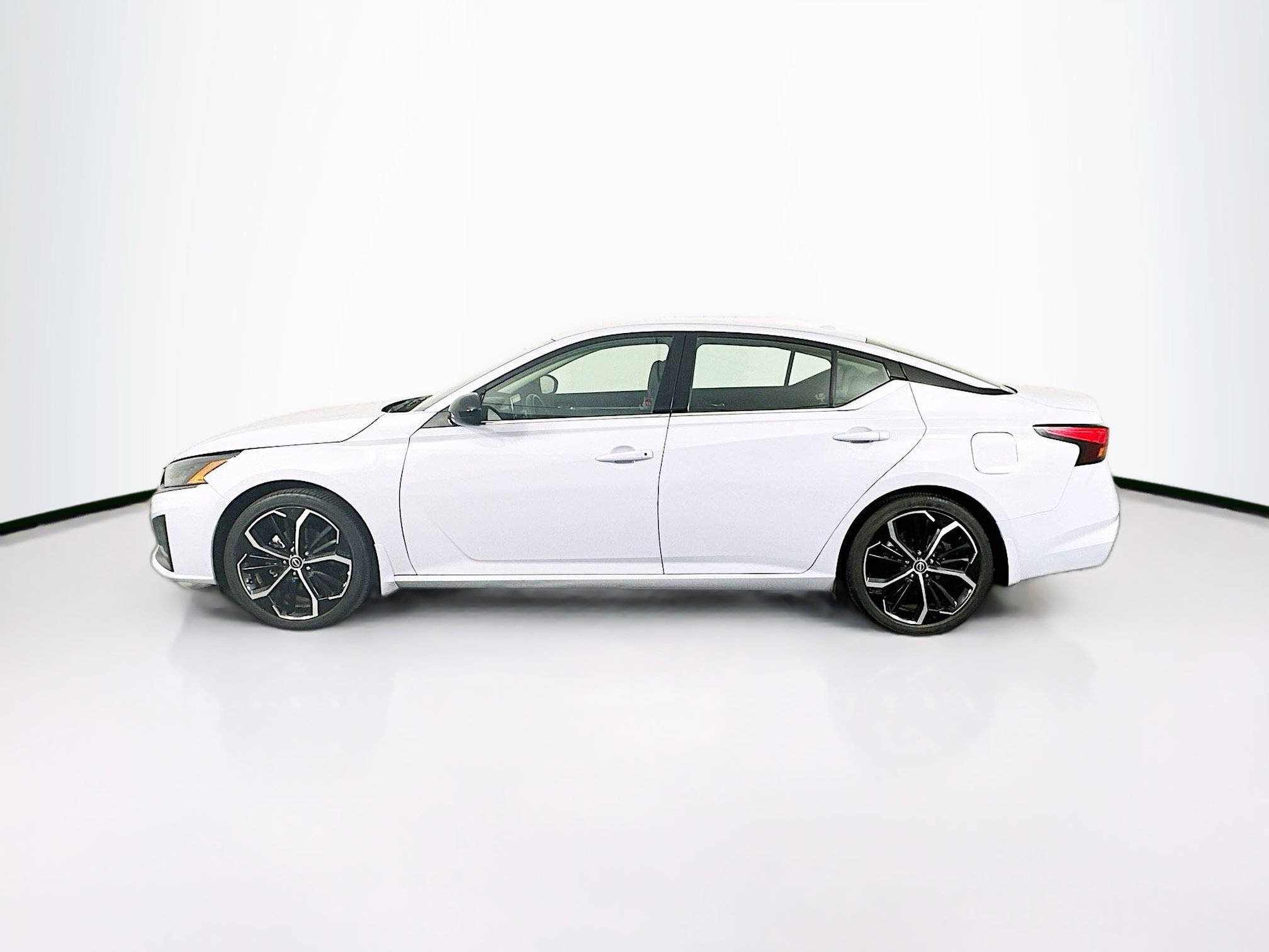 Used 2024 Nissan Altima 2.5 SR image 4