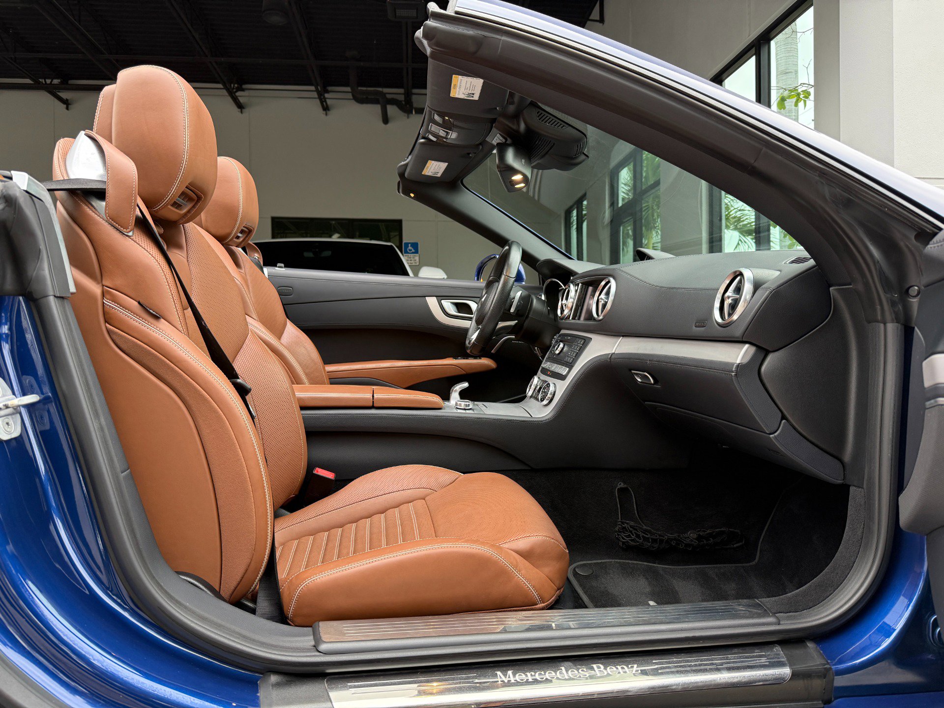 Used 2017 Mercedes-Benz SL 550 image 30