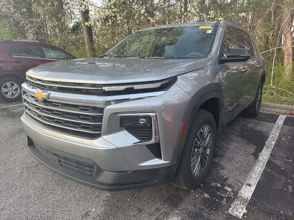 Used 2024 Chevrolet Traverse LT w/ Trailering Package image 1