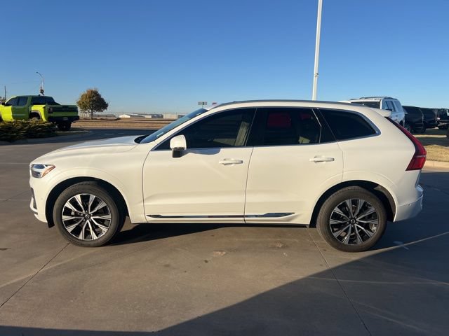 Used 2023 Volvo XC60 B5 Plus AWD/4WD image 4