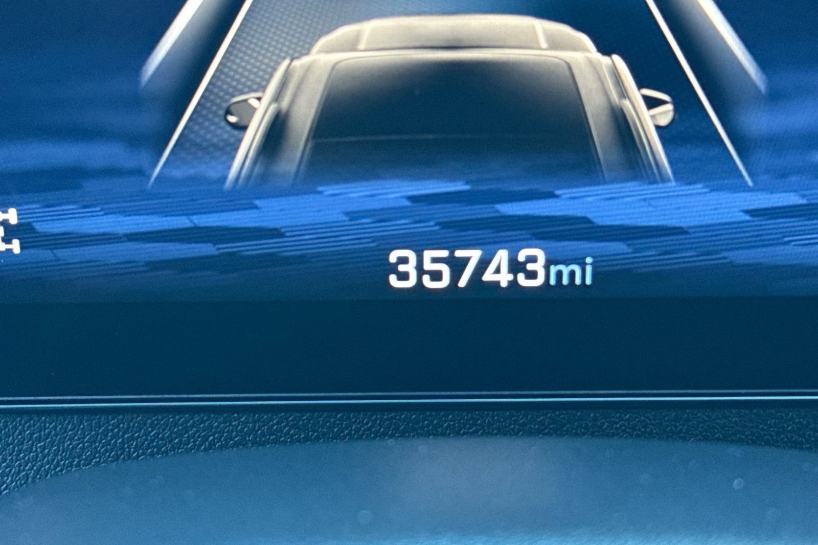 Used 2025 Chevrolet Traverse Z71 image 3