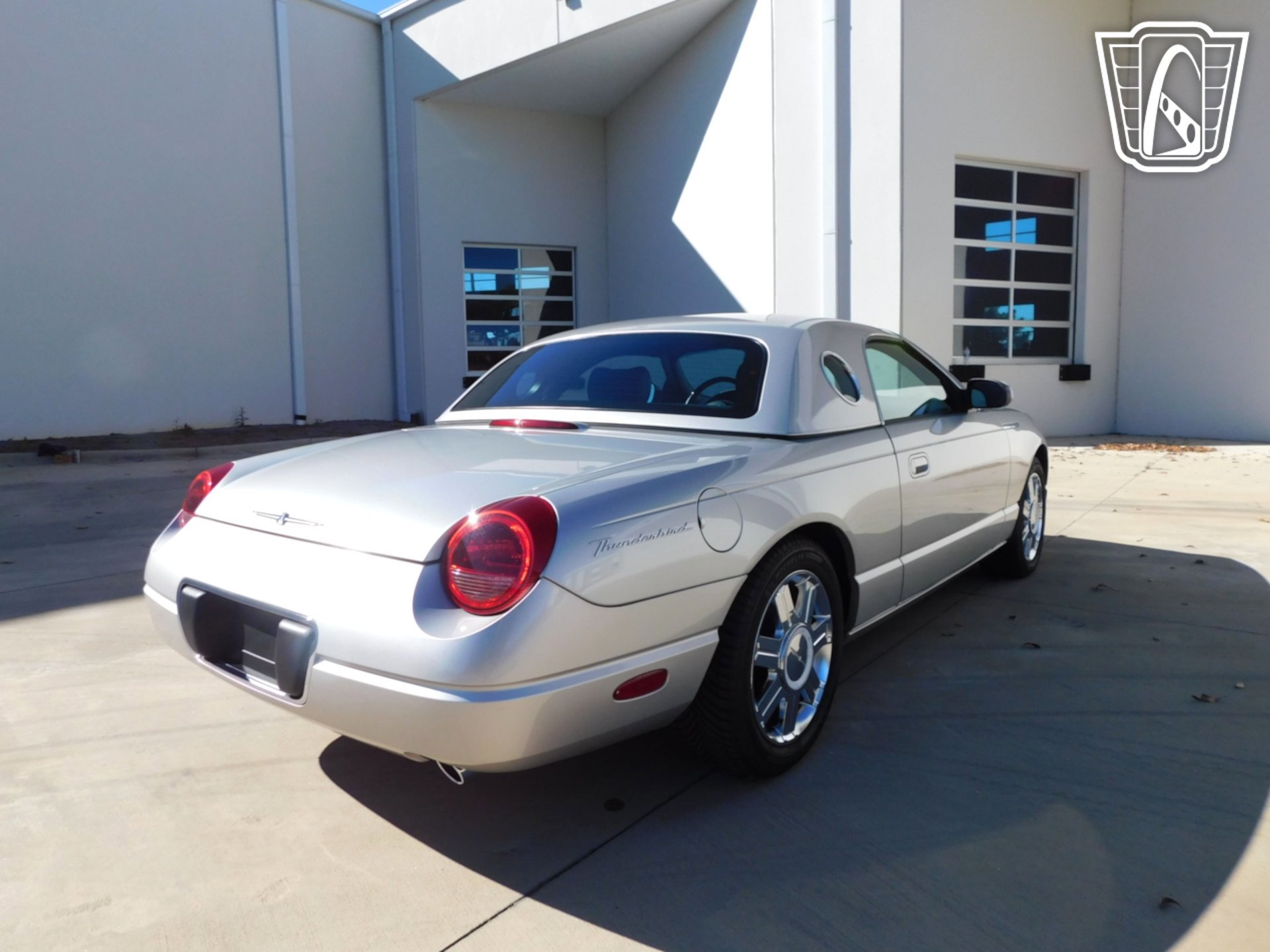 Used 2005 Ford Thunderbird image 25
