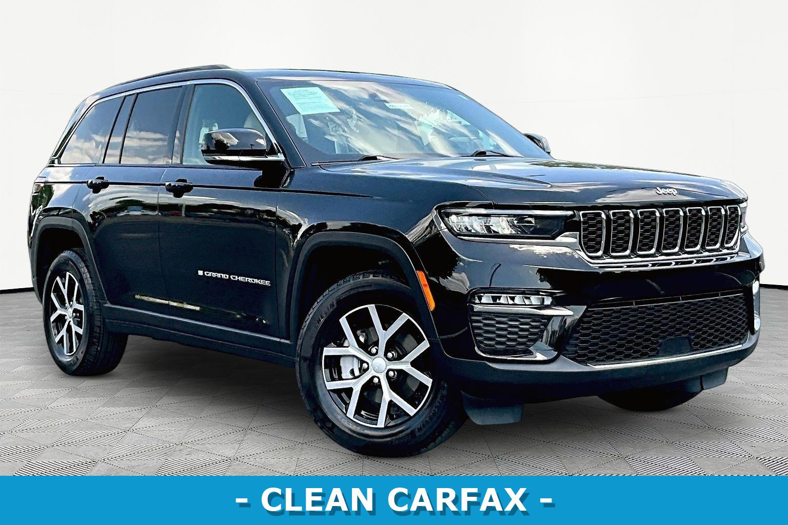 Used 2025 Jeep Grand Cherokee Limited AWD/4WD image 3