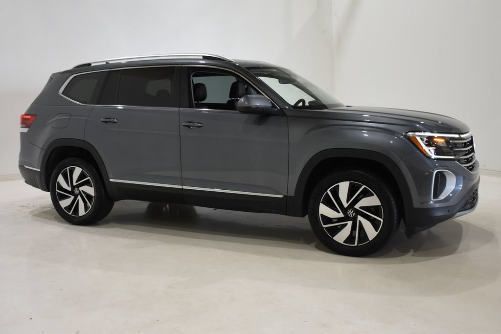 Used 2025 Volkswagen Atlas SEL AWD/4WD image 3