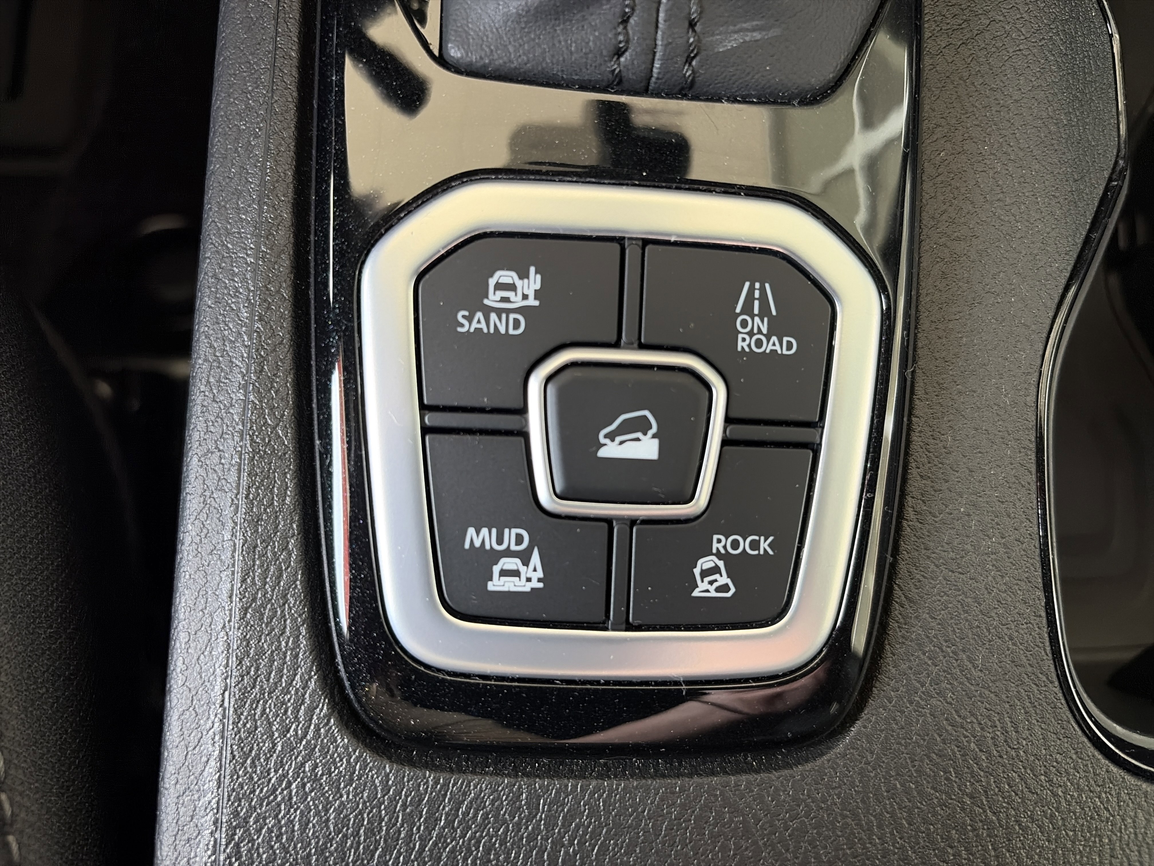 Used 2026 Nissan Frontier SV w/ All-Weather Content Package image 36