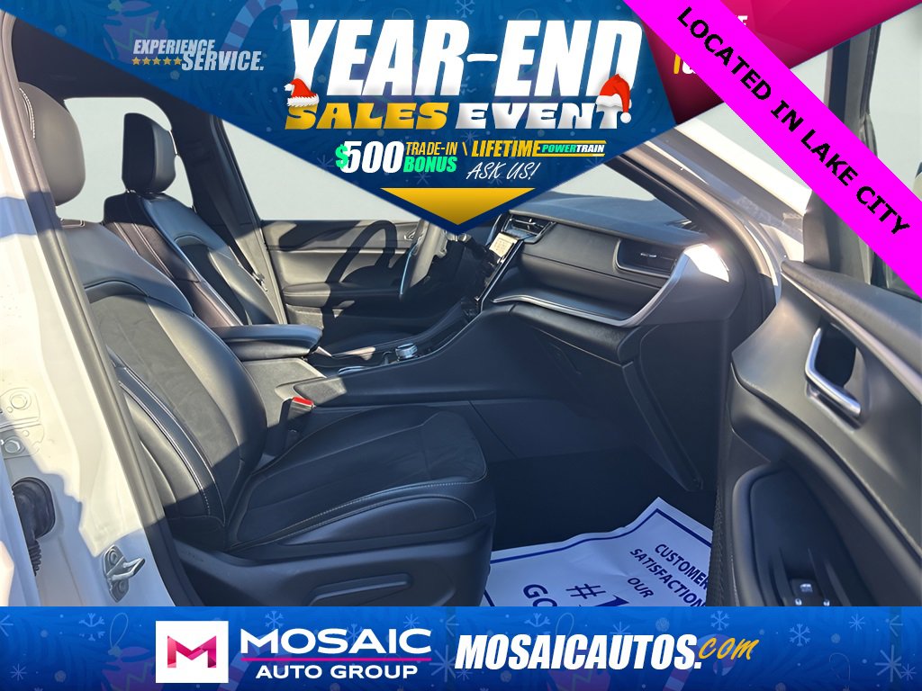 Used 2024 Jeep Grand Cherokee Altitude image 10