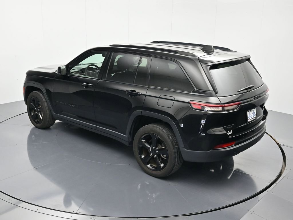 Used 2022 Jeep Grand Cherokee Altitude AWD/4WD image 34