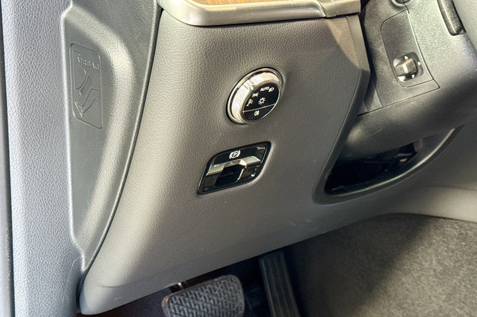 Certified 2025 Mercedes-Benz GLC 300 image 10