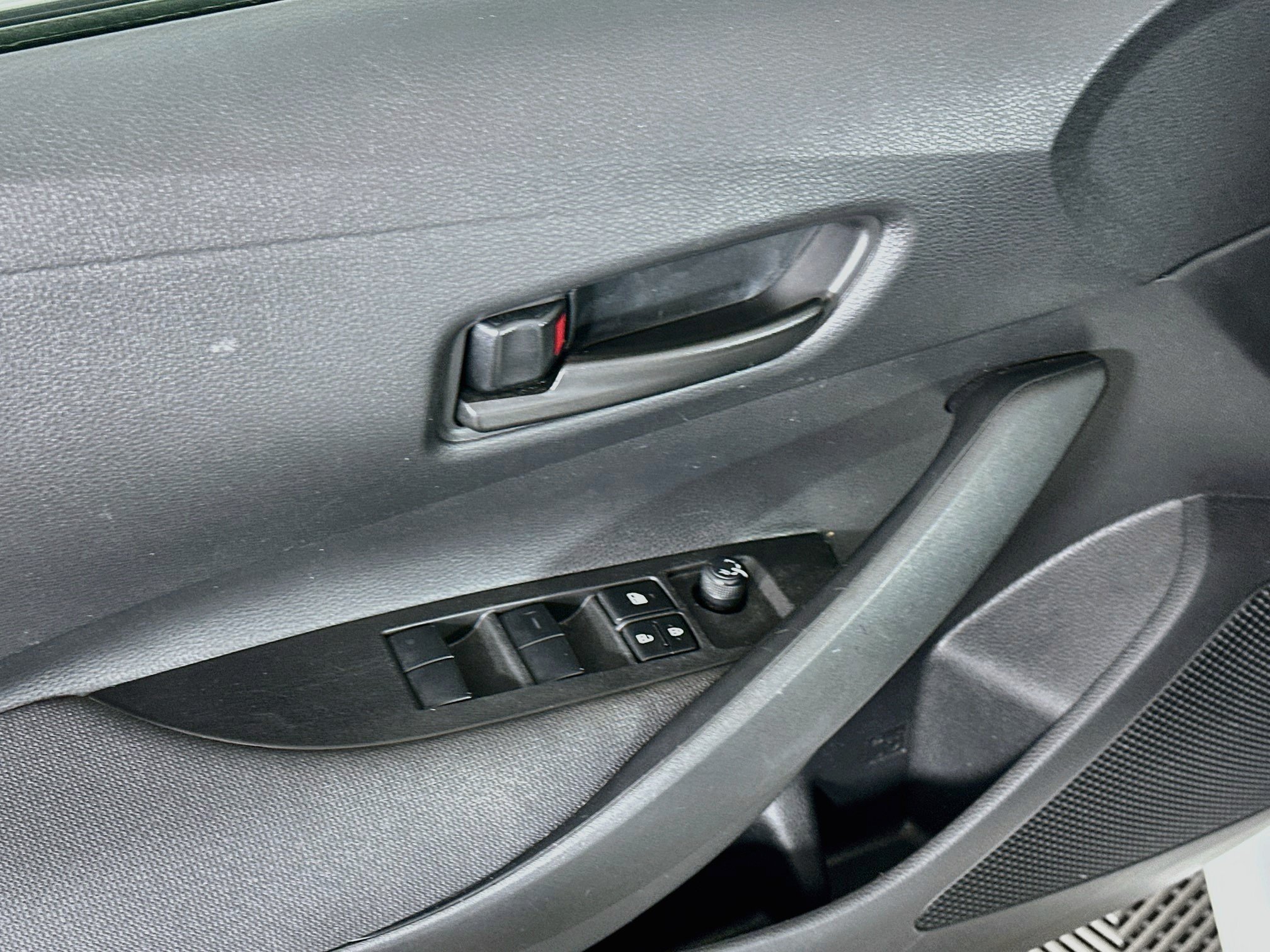 Used 2025 Toyota Corolla LE FWD image 15